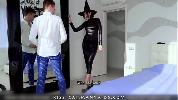 Соблазнительная сестра становится домашней шлюхой